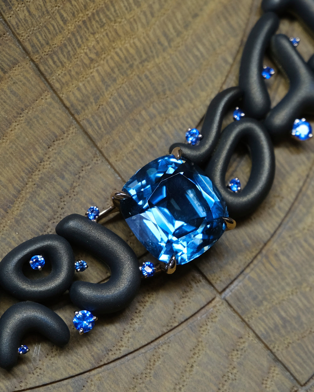 COLLIER M